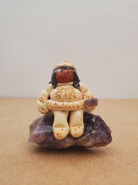 Folk Art Inuit/Native American Pottery Sculpture Hand Carved Inuit Sculpture